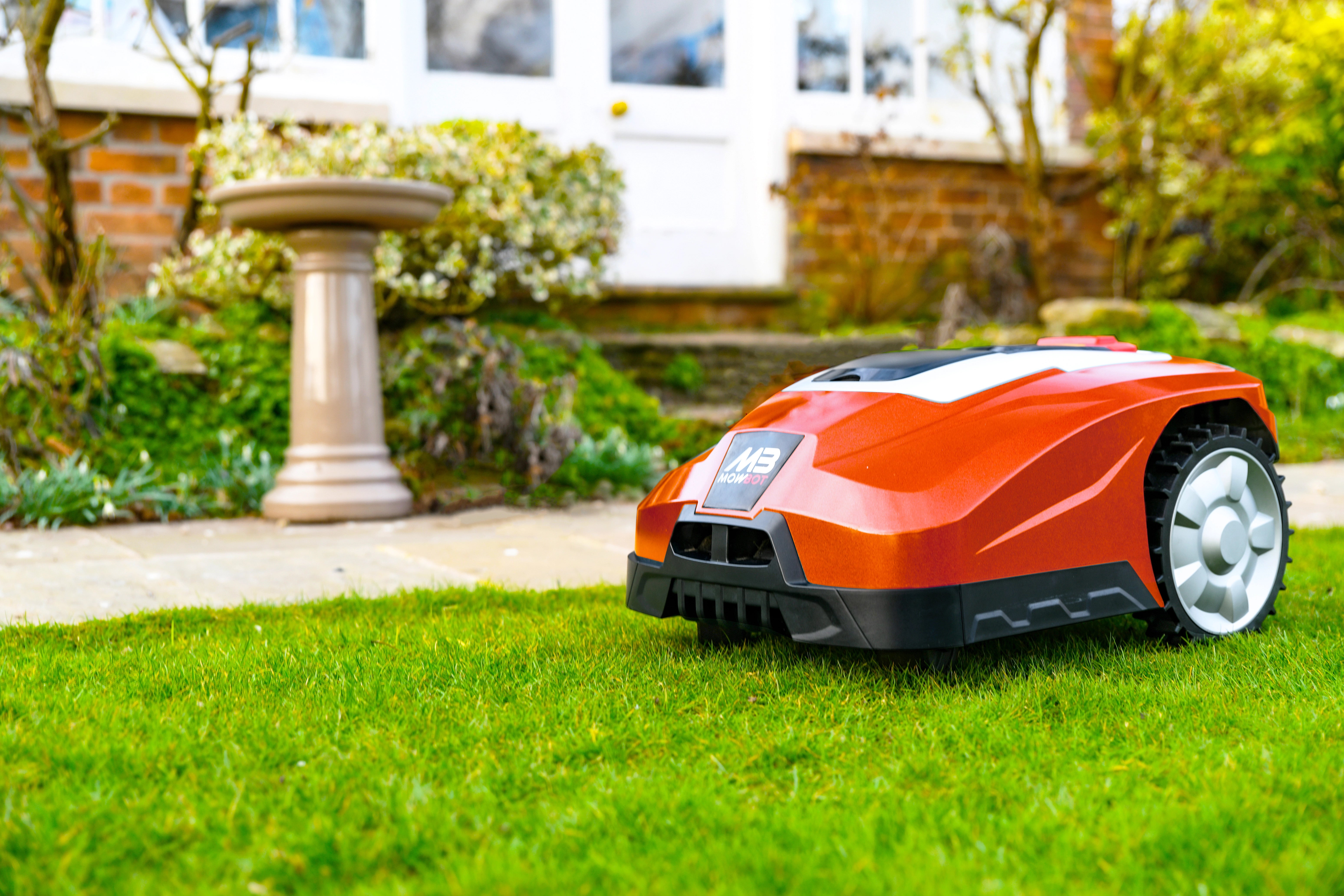 Cobra Mowbot 800 Robotic Mower